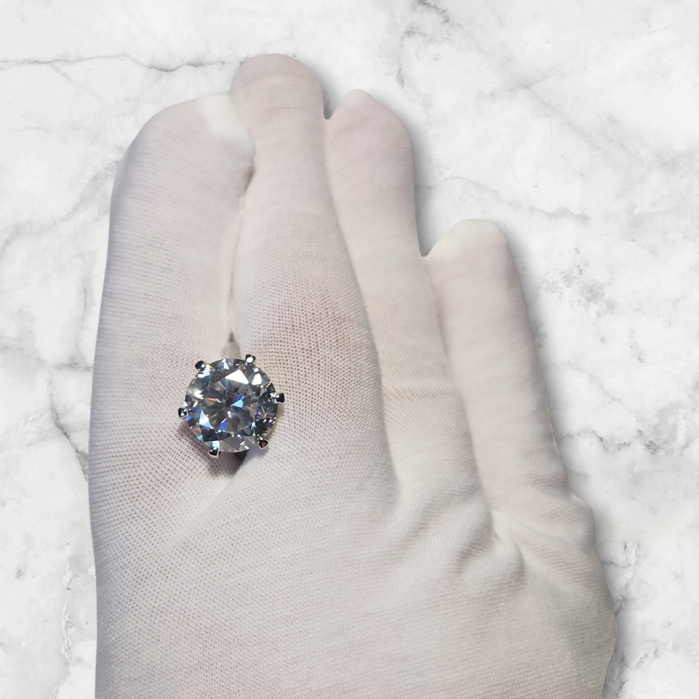 Certified 10 CT Moissanite  Diamond Ring with Lighted Box - Picture 4 of 15